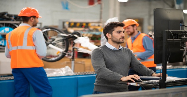 Üretim Süreçlerinde ERP Yazılımlarının Rolü ve Avantajları